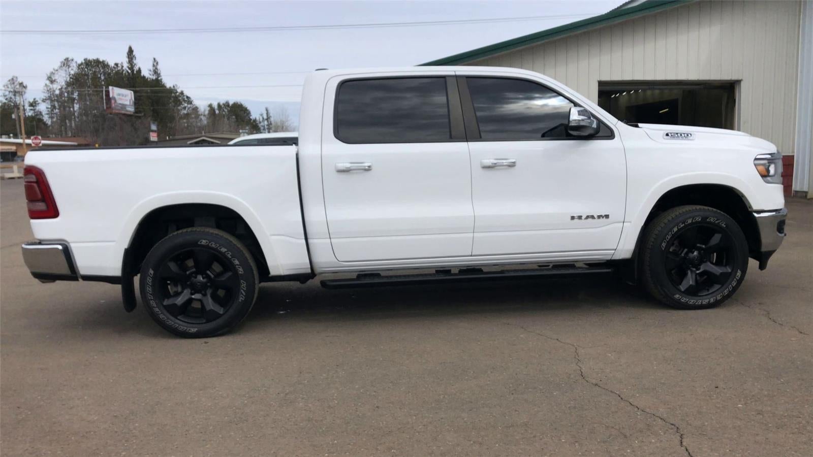 2020 RAM 1500 Laramie Crew Cab 4x4 5'7" Box