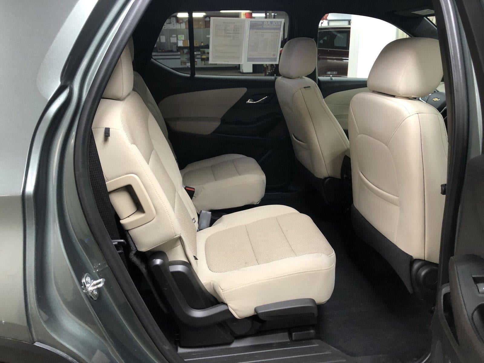 2022 Chevrolet Traverse LT Cloth