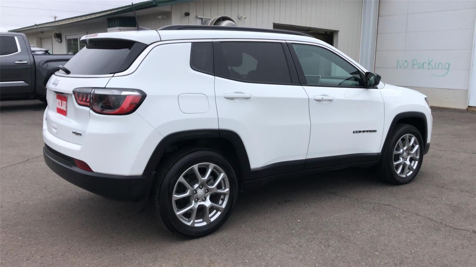 2024 Jeep Compass Latitude Lux FWD