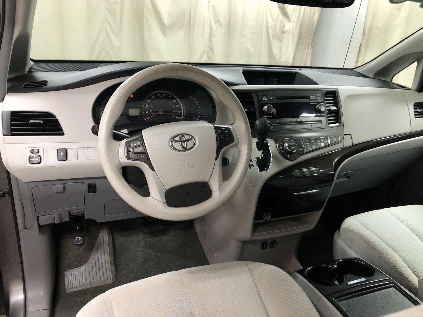 2014 Toyota Sienna LE 7 Passenger