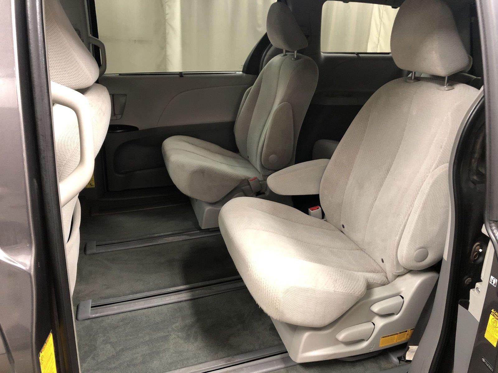 2014 Toyota Sienna LE 7 Passenger