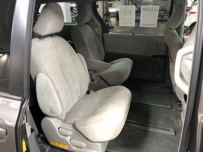 2014 Toyota Sienna LE 7 Passenger