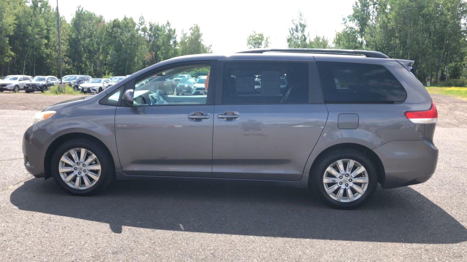 2014 Toyota Sienna LE 7 Passenger