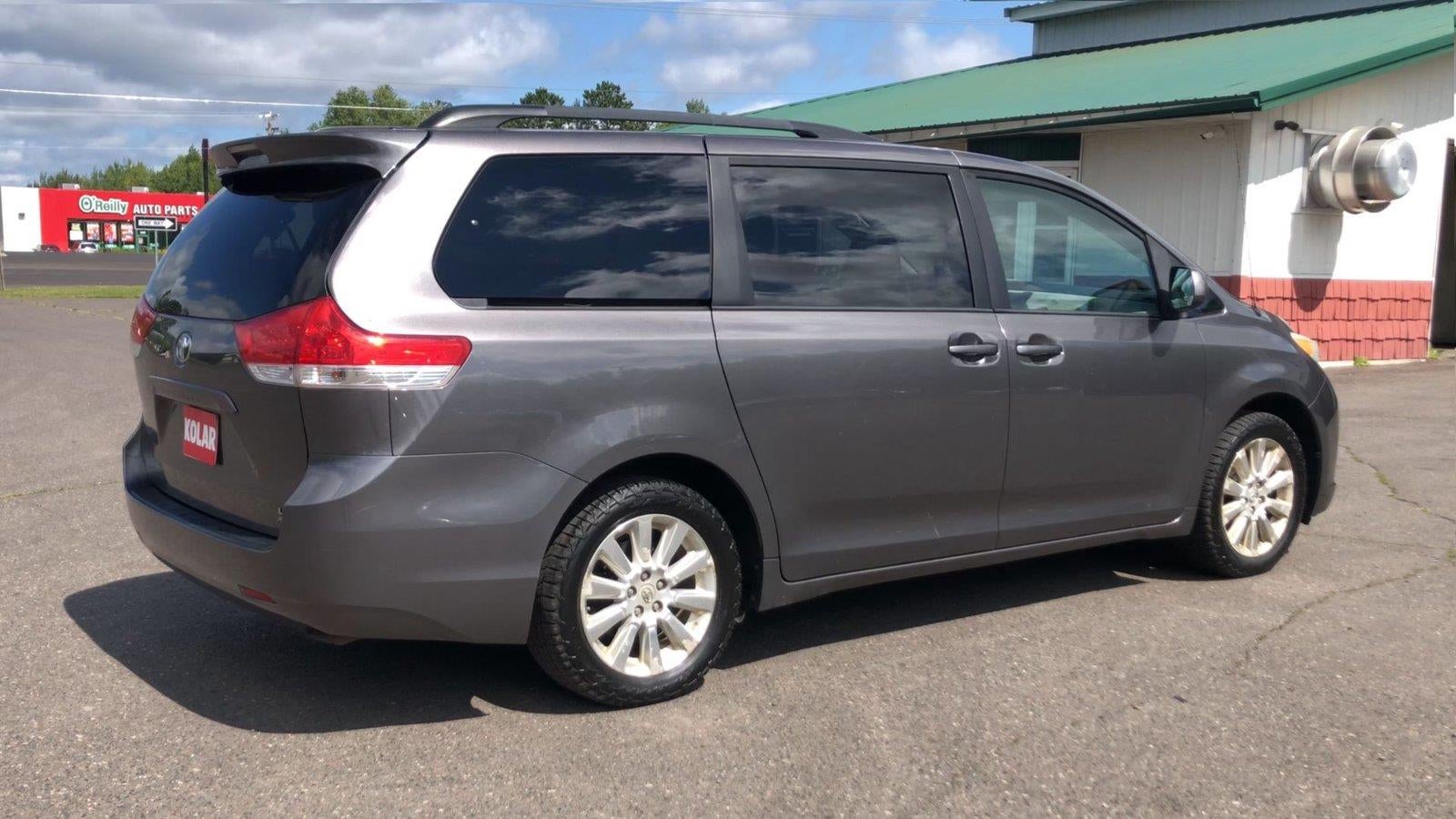 2014 Toyota Sienna LE 7 Passenger