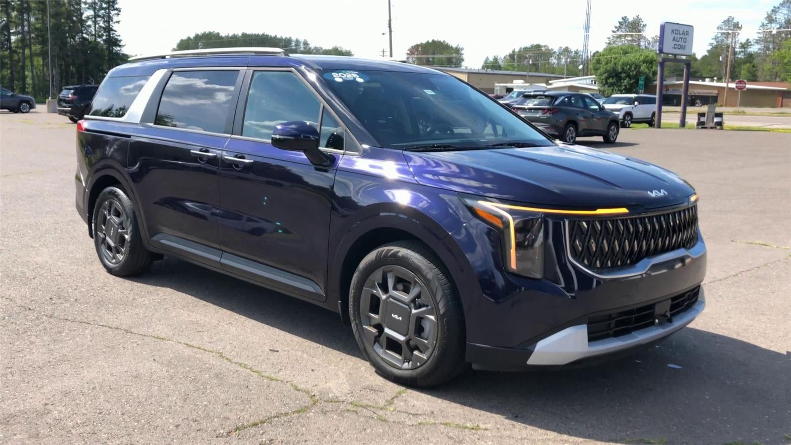 Used 2025 Kia Carnival EX with VIN KNDNC5KA9S6039752 for sale in Hermantown, Minnesota